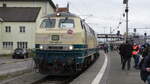 DB 218 460-4  Conny  steht zum Traktionswechsel auf der Allgäubahn am 12.12.2020 mit einem der letzten Eurocitys in Lindau bereit zur Fahrt nach München.