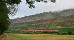 BR-Radltour 2022: 218 404 und 218 307 mit dem Leerpark RC-D 27099 Aschaffenburg Hbf - Nürnberg Hbf am frühen Morgen des 30.07.2022 im vernebelten Maintal am km 15,0 zwischen Retzbach und Thüngersheim.