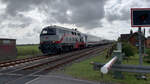 BR 218 497-6 am 28.09.2023 Richtung Westerland, mit einem IC kurz vor Husum.