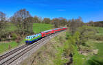 218 443 mit einem RE2 am 11.04.2024 bei Reuth bei Erbendorf.