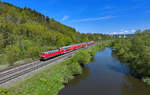 218 403 mit einem RE2 am 27.04.2024 bei Nabburg.