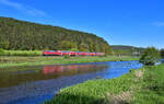 218 433 mit einem RE2 am 27.04.2024 bei Pfreimd.