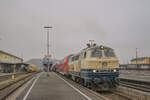 218 446 mit ihrem RE 2 München - Hof in Schwandorf am 30.12.2024