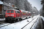 D-DB 218 453-9 stand an einem schönen Wintertag, genauer gesagt am 03.12.23 mit ihrer RB85 kommend aus Neustadt (Holstein) am Haltepunkt Bad Schwartau (ASCH).