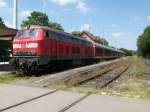 Eine Regionalbahn ist am letzten 218er Tag auf der Teckbahn (25.Juli 2008) soeben aus Wendlingen (Neckar) eingefahren gekommen!