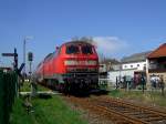 Die 218 437 mit einem Dosto Sonderzug unterwegs auf der Rottalbahn am 20.04.2008 (Pfarrkirchen)