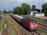 218 418-2 ist mit D16432(1. Klasse Nostalgiezug TEE Rheingold ) am Weg nach Mnchen Hbf bei Ried i.I. unterwegs,(Und da die gesamten Einnahmen angeblich der Initiative Regenbogen fr wohlttige  Zwecke zur Verfgung gestellt werden, lie sich im Hintergrund sogar ein reales Regenbogensegment blicken.); 090725