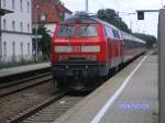 218 462-0 bei der Ausfahrt aus dem Bahnhof Geltendorf mit einem RegionalExpress nach Mnchen Hbf(20.07.2009).