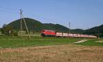 218 249 schiebt am 18. August 2009 den DGS 88299 nach Schaffhausen bei Neunkirch in Richtung Beringen und untersttzt dabei die ziehende 218 333 aus Kempten (Allgu).