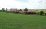 Lok der Baureihe 218 zieht RE 23129, Alzey - Mainz Hbf zwischen Saulheim und Nieder Olm Richtung Mainz. 27.04.2010 