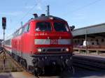 218 445-5 trifft mit dem aus 3 Wagen bestehenden RB27027 in Passau-Hbf ein;101113