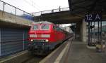 Der RE von Hannover nach Bad Harzburg verlsst den Bahnhof Hannover Messe/Laatzen.