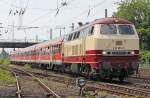 218 105-5 mit dem RB23 Verstrkerzug , kurz vor Bonn Hbf am 03.06.2011