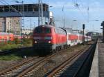 218 831 mit dem Leerpark nach Berlin Warschauer Strae,am 01.Oktober 2011,bei der Ausfahrt aus Berlin Lichtenberg.Der Leerpark kam als Nachtzug aus Mnchen nach Berlin Lichtenberg.