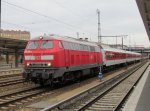 218 839 9 mit Reisezugwagen von DB Autozug am 02.12.2011 im Bahnhof von Berlin Lichtenberg