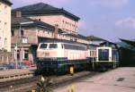218 453-9 daneben 211 302-5 Bahnhof Bayreuth, Juli 1988