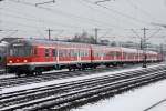 Die 218 472-9 mit RB aus Buchloe nach Mnchen Hbf am Hirschgarten am 15.02.2013