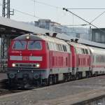 IC 2013 aus Magdeburg kommend wird in Stuttgart zur Weiterfahrt nach Oberstdorf an zwei Diesellokomotiven der BR 218 gespannt.