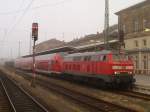 218 421-6 steht am 10.08.13 mit einem Sonderzug im Hbf Hof.