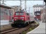 218 465-3 - Einfahrt des IC1937 (aus Hamburg Altona) in den Hbf Stralsund. (am 06.10.06) 