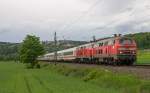 Eines der interessantesten Fotomotive auf der Filsbahn ist sicherlich der IC 2013  Allgäu , der trotz Oberleitung mit einem 218-Doppel verkehrt. Am 10. Mai 2014 war u. A. die Ulmer 218 326-7 für diesen Zug eingeteilt, was ich mir nicht entgehen ließ und woraus dann diese Aufnahem bei Uhingen (Fils) entstand.