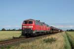 218 372-1 und 218 342-4 mit dem Syltshuttle auf dem Weg nach Westerland. Fotografiert am 14.07.2015 am Bü Gotteskoog. 