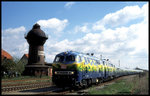 Die sonderlackierten 218418 und 218416 erreichen hier aus Magdeburg kommend am 10.5.1997 um 10.38 Uhr mit dem Touristik Sonderzug der DB den Bahnhof Blumberg.