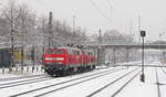 DB 218 411-7 + 218 425-7 als Tfzf, am 20.12.2011 in Frankfurt-Griesheim.