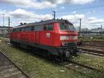 218 410 abgestellt in Ulm Hbf am 21.08.2017.

Aufgenommen durch den Zaun von Busbahnhof Ulm ZOB - West.