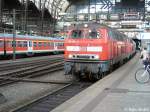 218 282-2 und 218 407-5 mit EC 179 von Westerland nach Prag fahren an Gleis 8 des Hamburger Hbf ein. Hier werden sie durch eine BR 120 ersetzt.
Juli 2004