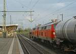 218 454-7 und 218 185-7 warten am 20.08.2008 in Itzehoe mit ihrem Kesselwagenzug auf die Abfahrt nach Maschen.