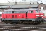 Die 218 217-8 dieselt whrend der Lokparade anlsslich des 175 Jahre Eisenbahn Jubilums durch Koblenz Ltzel am 03.04.2010
