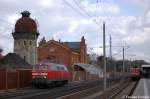 Links die 218 455-4 als Lz in Richtung Stendal unterwegs und rechts die 112 122 mit dem RE2 (RE 37411) nach Knigs Wusterhausen in Rathenow. 11.03.2011