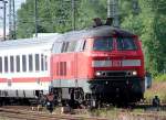 218 407-5 mit IC2637 unterwegs nach Heringsdorf.     (Stralsund am 22.07.05) 