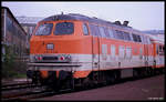 218143 im Look der Citybahn ist hier am 25.4.1990 um 13.32 Uhr im damaligen Endbahnhof Gummersbach angekommen.