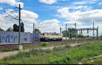 218 466-1 passiert solo den Bahnsteig 12/13 von Halle(Saale)Hbf Richtung Zugbildungsanlage (ZBA).