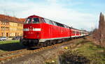 219 159-1 mit Ersatz-RE nach Göttingen bei der Ausfahrt aus Mühlhausen am ehemaligen Bahnübergang, März 2001, Negativ Scan