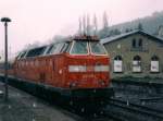 Bei einsetzendem Schneefall (am morgen des 20.04.2002!!!), verlie die Leipziger 219 025-4 mit RB27498 im Schub den Bahnhof Rowein an der KBS506.