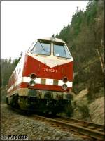 219 023 verlsst den Lauschensteintunnel auf der Fahrt zum Bahnhof Lauscha am 25.4. 1992