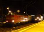 Am 08.12.13 fuhr der Wartburg-Express von Saalfeld/Saale nach Eisenach mit 219 084. Die 41 1144 hatte einen technischen defekt. Hier zusehen am Abend bei der Ankunft in Saalfeld. Daneben stehen die RBH 143 056 und 143 096.