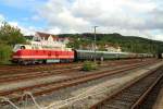 Der Sonderzug von  Berlin macht Dampf  am Nachmittag des 05.09.2015 im Bahnhof Meiningen.