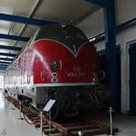 Die Diesellokomotive V200 009 wurde 1957 bei MaK in Kiel gebaut und ist aktuell im Oldtimermuseum Prora zu finden. (November 2022)