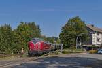 V200 033 mit einem Sonderzug nach Warstein am Bahnübergang Bahnhofstraße in Belecke (01.09.2024)