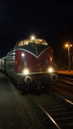 Pnktlich wie die Bundesbahn V200 mit dem Zug der 60ziger VEV Vienenburg von Fehmarn / Puttgarden am 29 Mai in Vienenburg