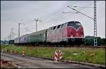 V200 007 bei der Rckfahrt von Binz nach Lbeck. am 27.08.11 auf dem Rgendamm- Rgenseite vor Stralsund