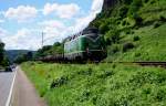 Die V200 der Brohltalbahn (220 053) bei der Ausfahrt aus Erpel am 07.07.12.