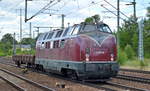 SGL V 270.10 (92 80 1221 124-1 D-SGL) mit einem Drehgestell-Flachwagen am 02.07.18 Bf. Flughafen Berlin-Schönefeld.