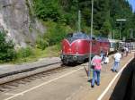 Fr mich vllig berraschend stand die 221 135 am 17.8.05 vor einem Sonderzug in Triberg.