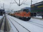 Mit einem wunderbaren Sound fuhr 221 135-7 der Bocholter Eisenbahn GmbH mit ihrem Bauzug durch Bielefeld.