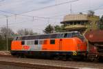 221 105-0 der RTS war am 30.04.2012 bei Bauarbeiten in Solingen Hbf aktiv